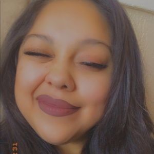 Meet your Posher, Valeria